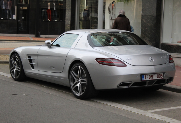 Mercedes-Benz SLS AMG