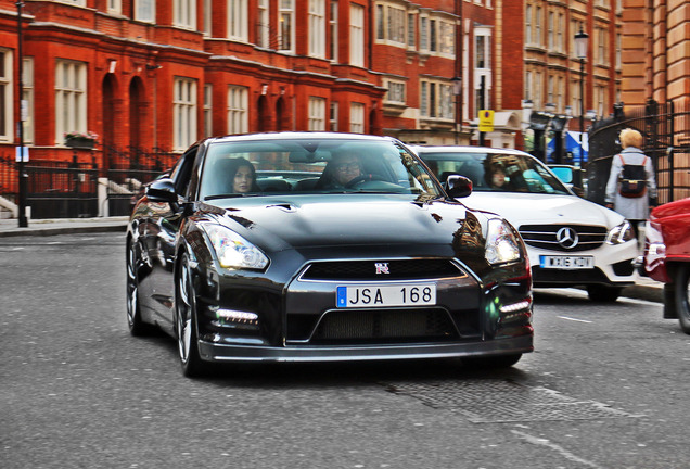 Nissan GT-R 2011