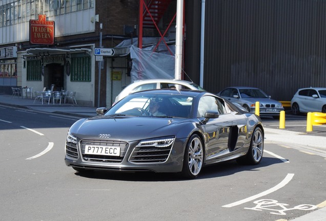 Audi R8 V10 Plus 2013