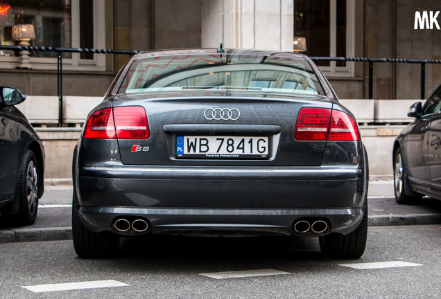 Audi S8 D3