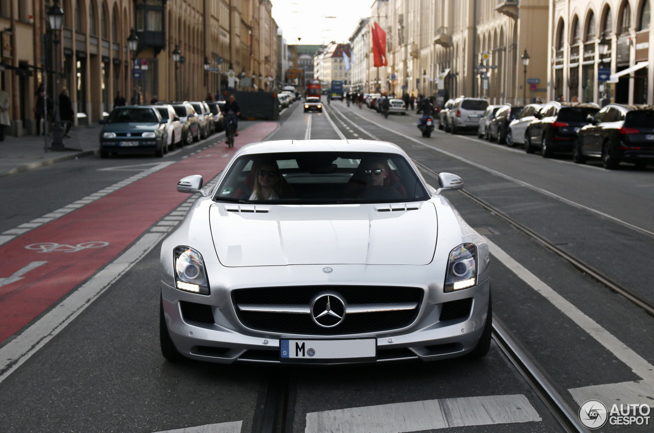 Mercedes-Benz SLS AMG