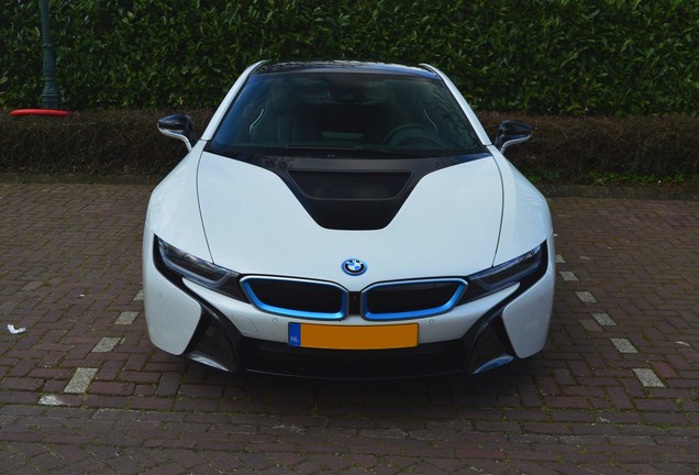 BMW i8