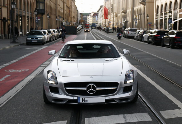 Mercedes-Benz SLS AMG