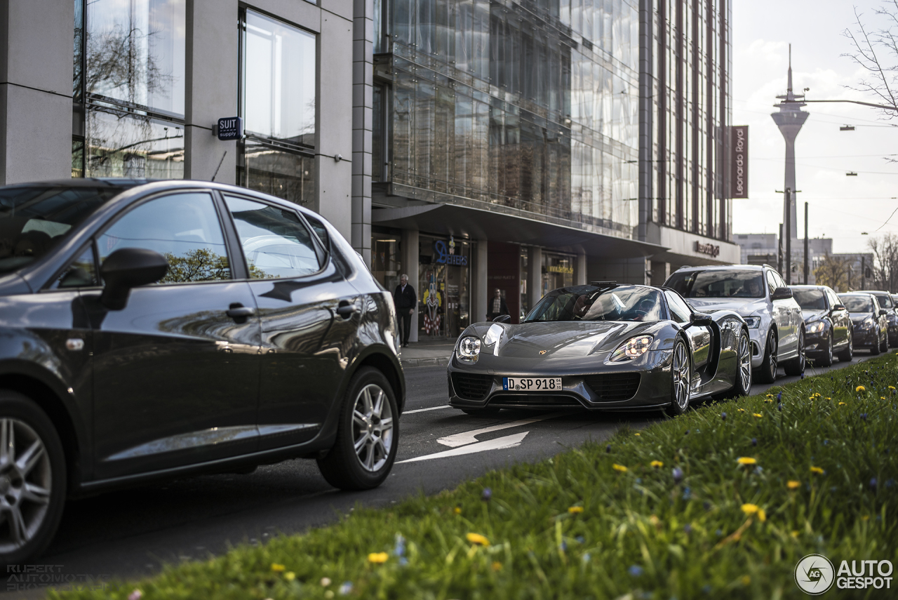 Porsche 918 Spyder Weissach Package