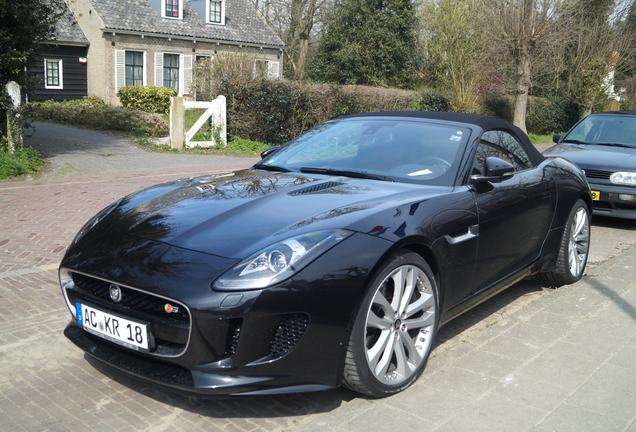 Jaguar F-TYPE S Convertible