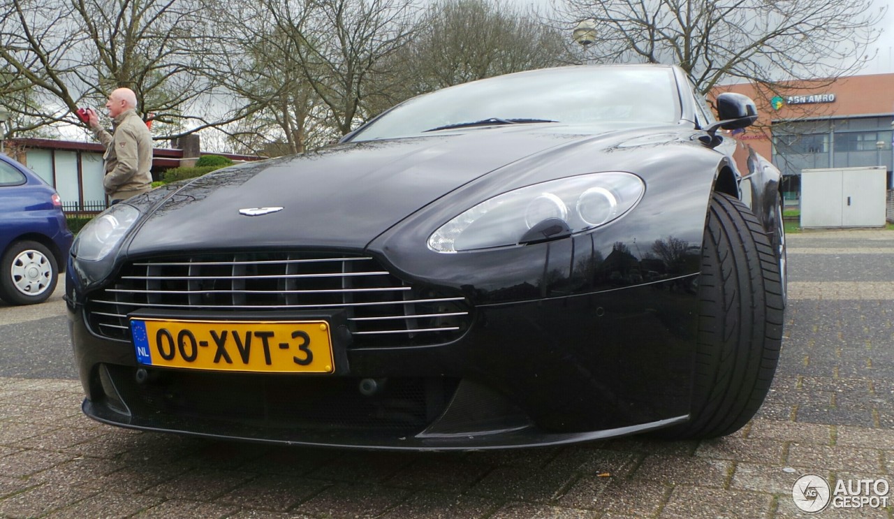 Aston Martin V8 Vantage S