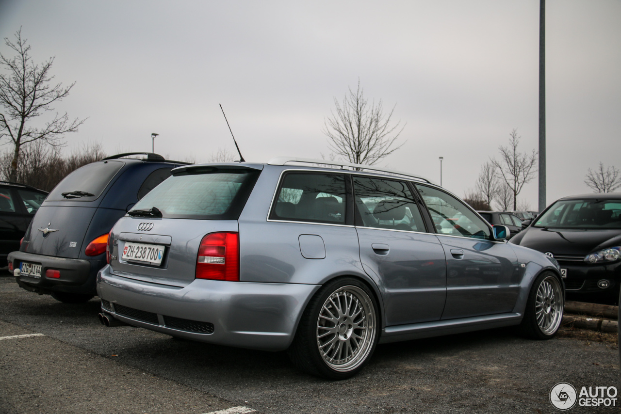 Audi RS4 Avant B5