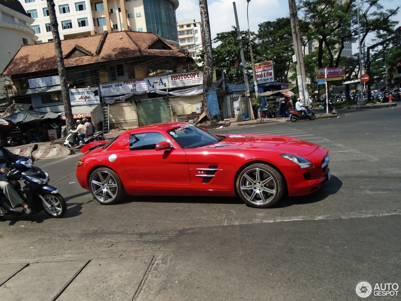 Mercedes-Benz SLS AMG