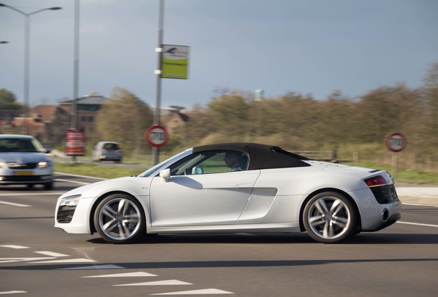 Audi R8 V10 Spyder 2013