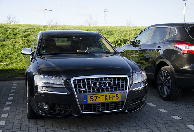 Audi S8 D3