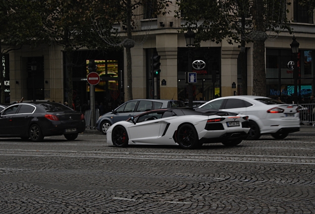 Lamborghini Aventador LP700-4 Roadster Pirelli Edition