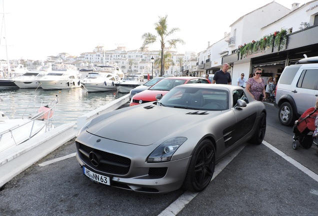 Mercedes-Benz SLS AMG