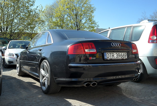 Audi S8 D3