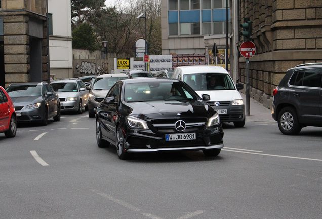 Mercedes-Benz CLA 45 AMG C117