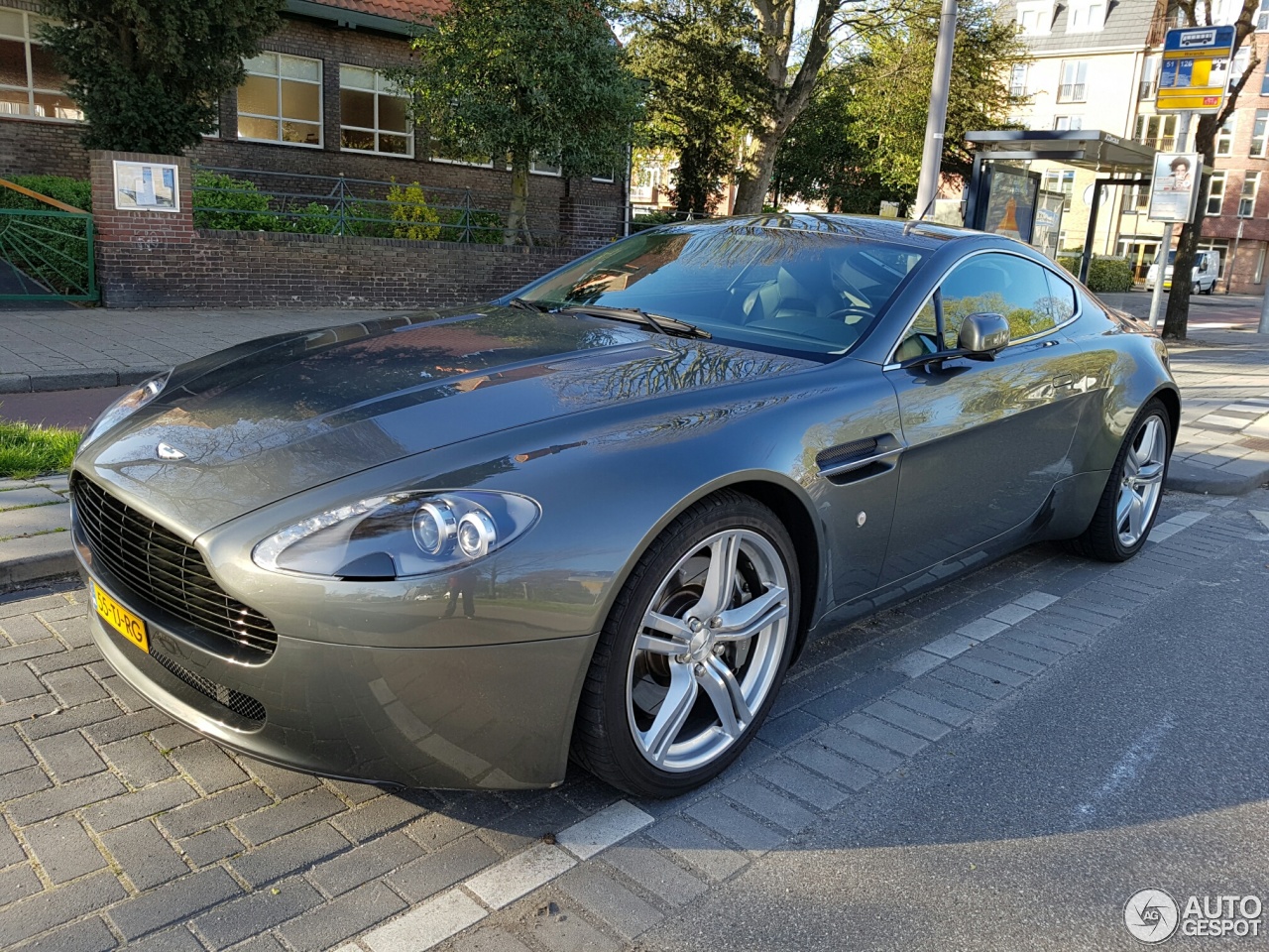 Aston Martin V8 Vantage