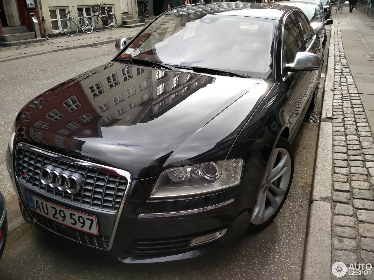 Audi S8 D3