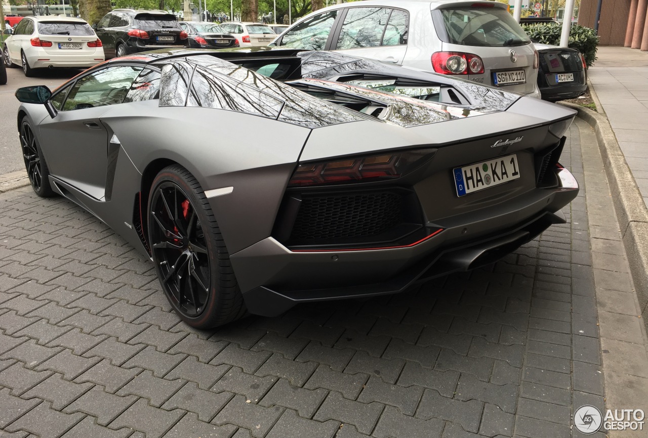 Lamborghini Aventador LP700-4 Roadster Pirelli Edition