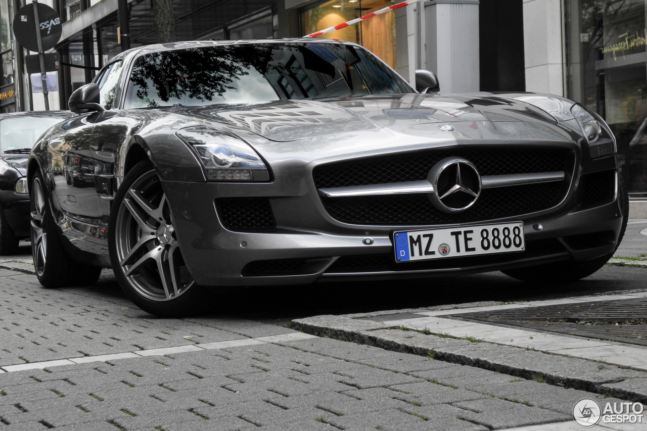 Mercedes-Benz SLS AMG