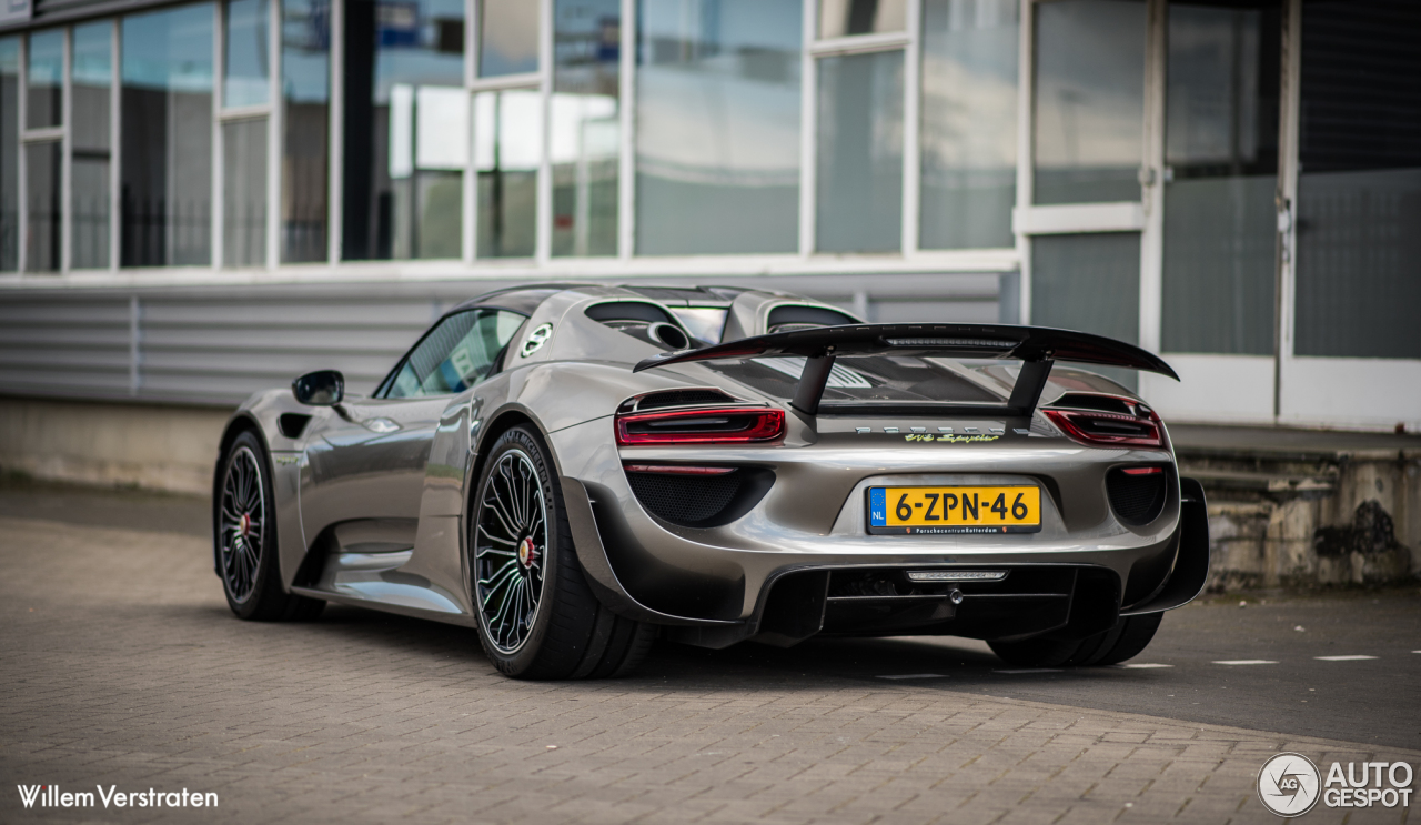 Porsche 918 Spyder Weissach Package