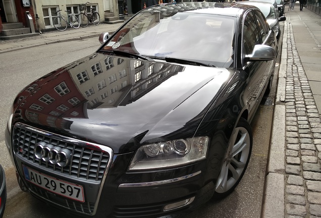 Audi S8 D3