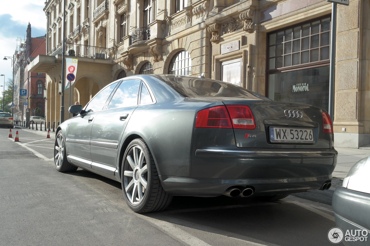 Audi S8 D3