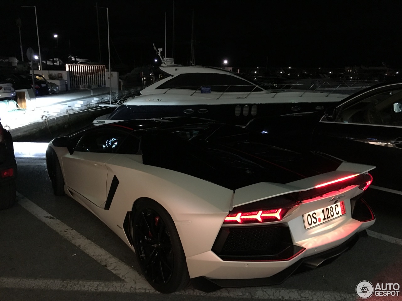 Lamborghini Aventador LP700-4 Roadster Pirelli Edition