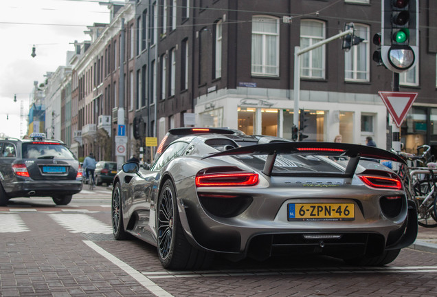 Porsche 918 Spyder Weissach Package