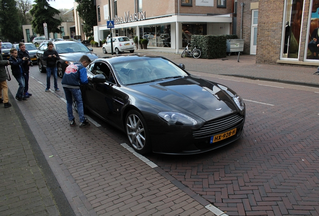 Aston Martin V8 Vantage 2012