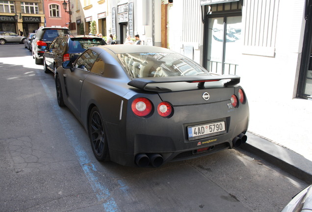 Nissan GT-R