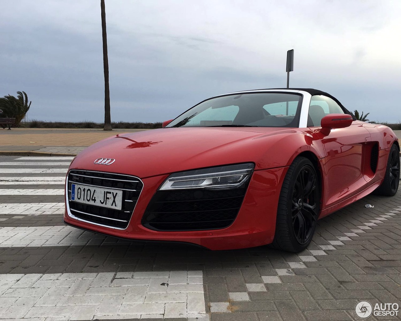 Audi R8 V10 Spyder 2013