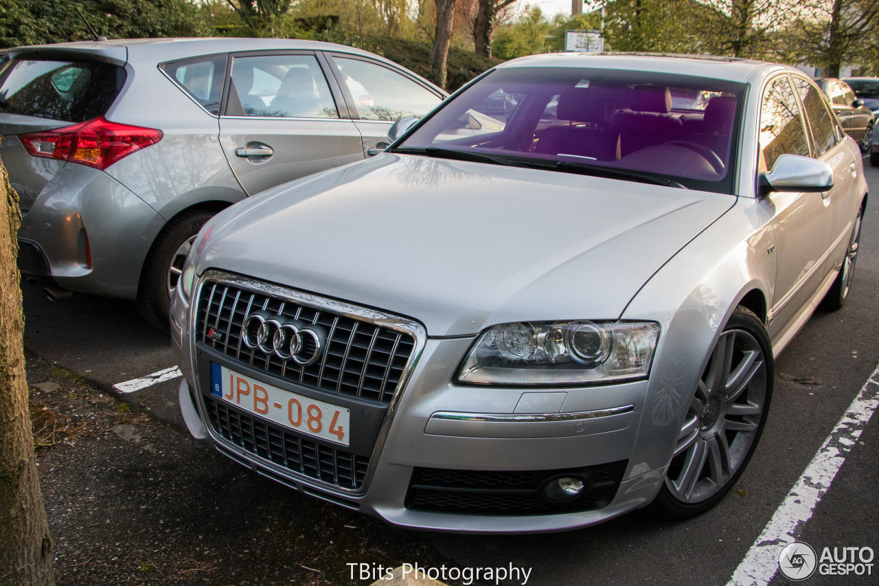 Audi S8 D3