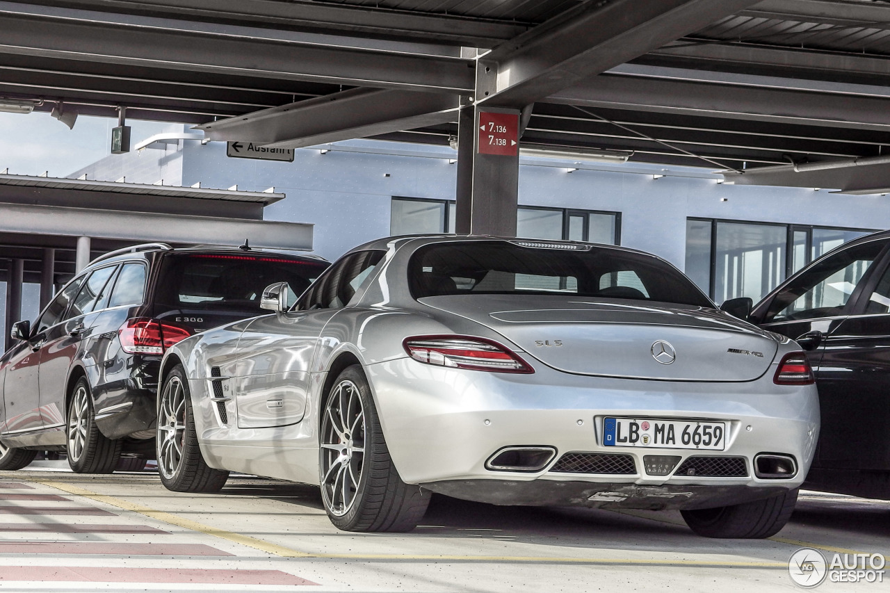 Mercedes-Benz SLS AMG