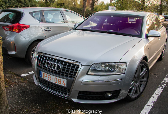 Audi S8 D3