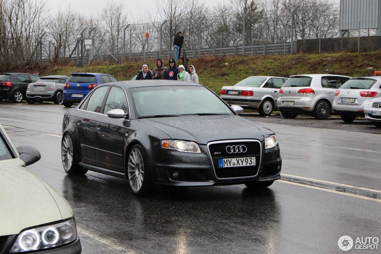 Audi RS4 Sedan