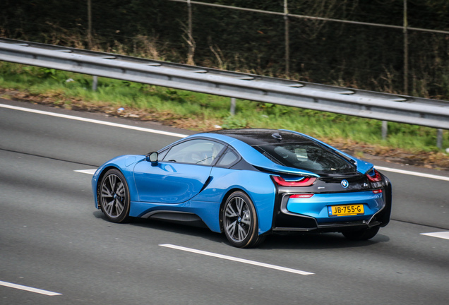 BMW i8