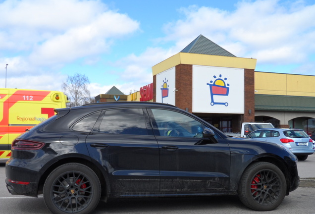 Porsche 95B Macan GTS