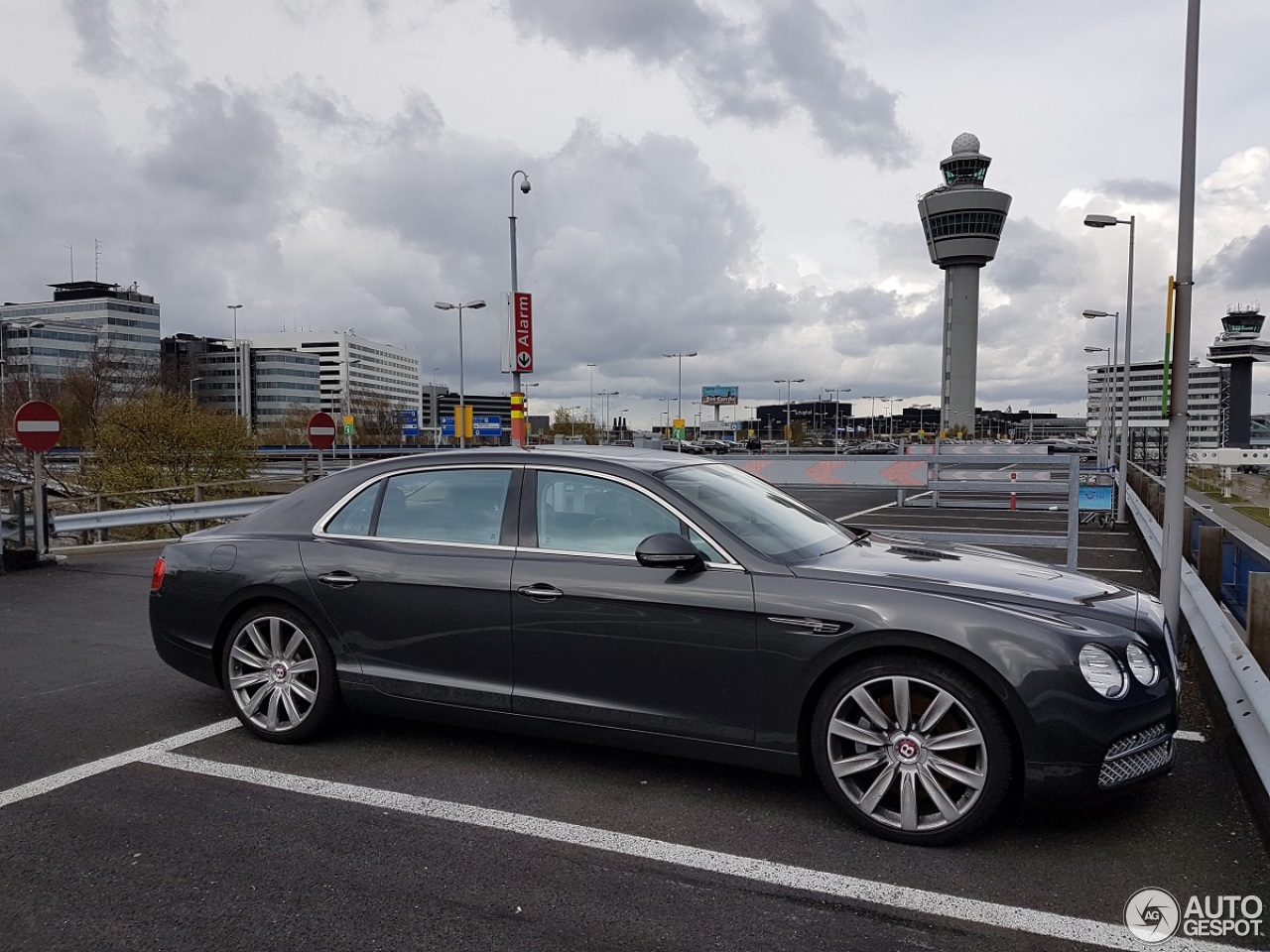 Bentley Flying Spur V8