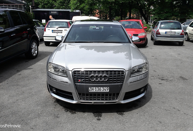 Audi S8 D3