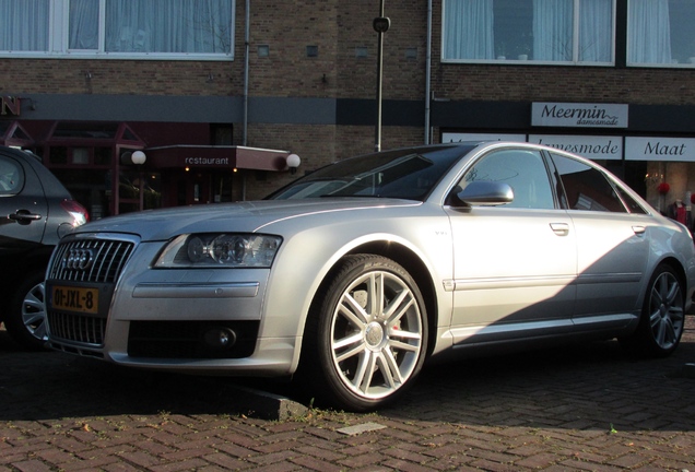 Audi S8 D3