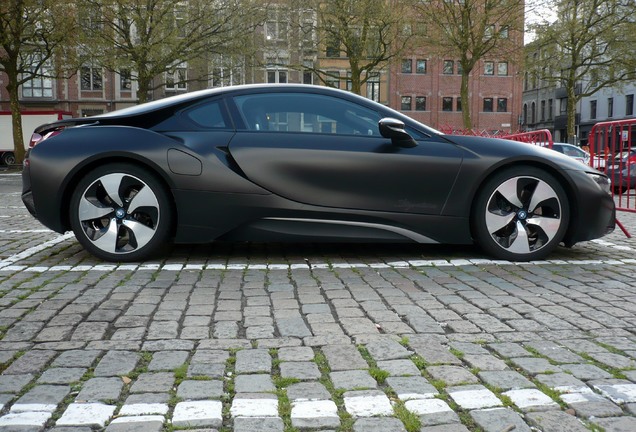 BMW i8