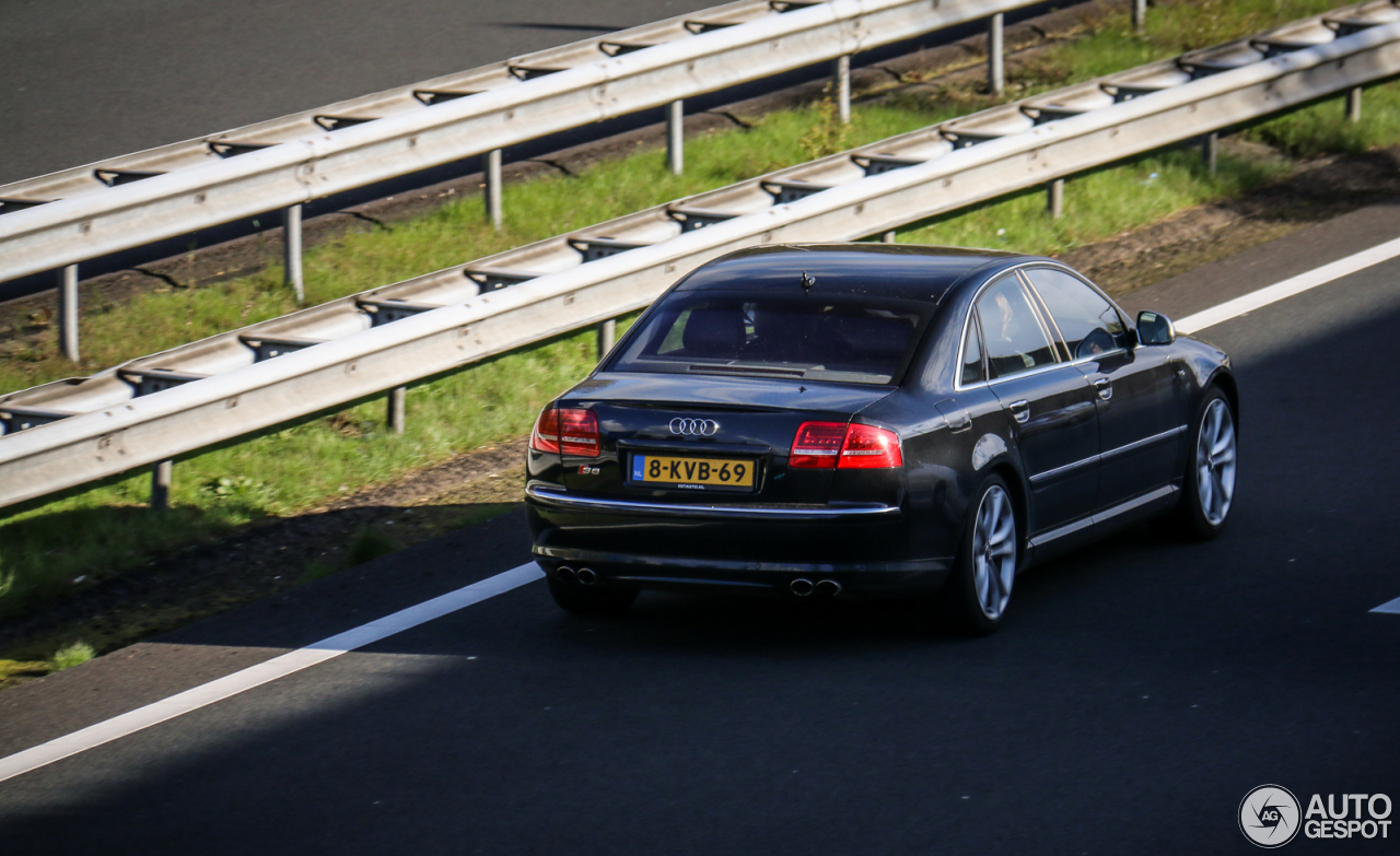 Audi S8 D3