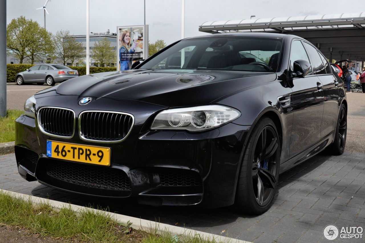 BMW M5 F10 2011