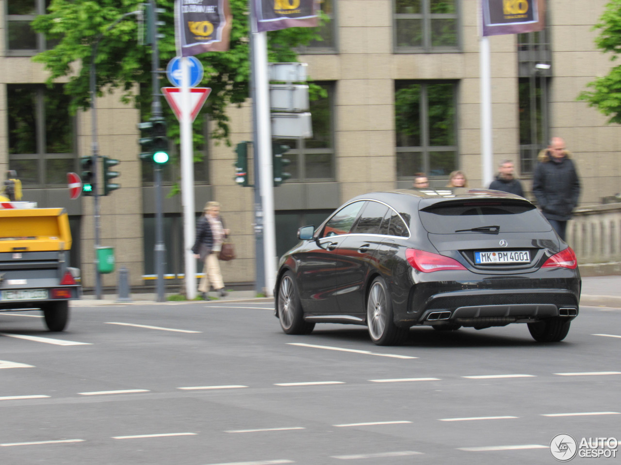 Mercedes-Benz CLA 45 AMG Shooting Brake