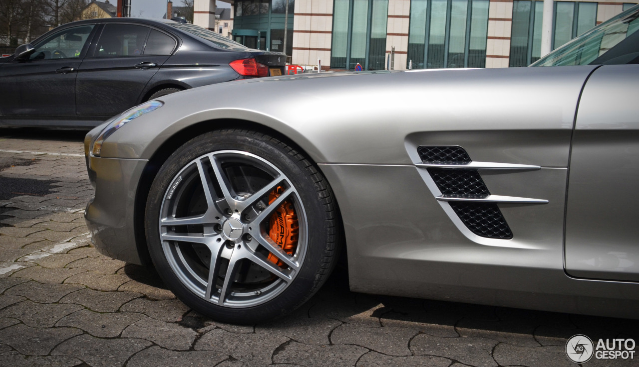 Mercedes-Benz SLS AMG Roadster