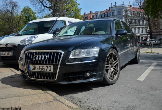 Audi S8 D3