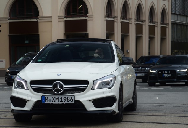 Mercedes-Benz CLA 45 AMG Shooting Brake