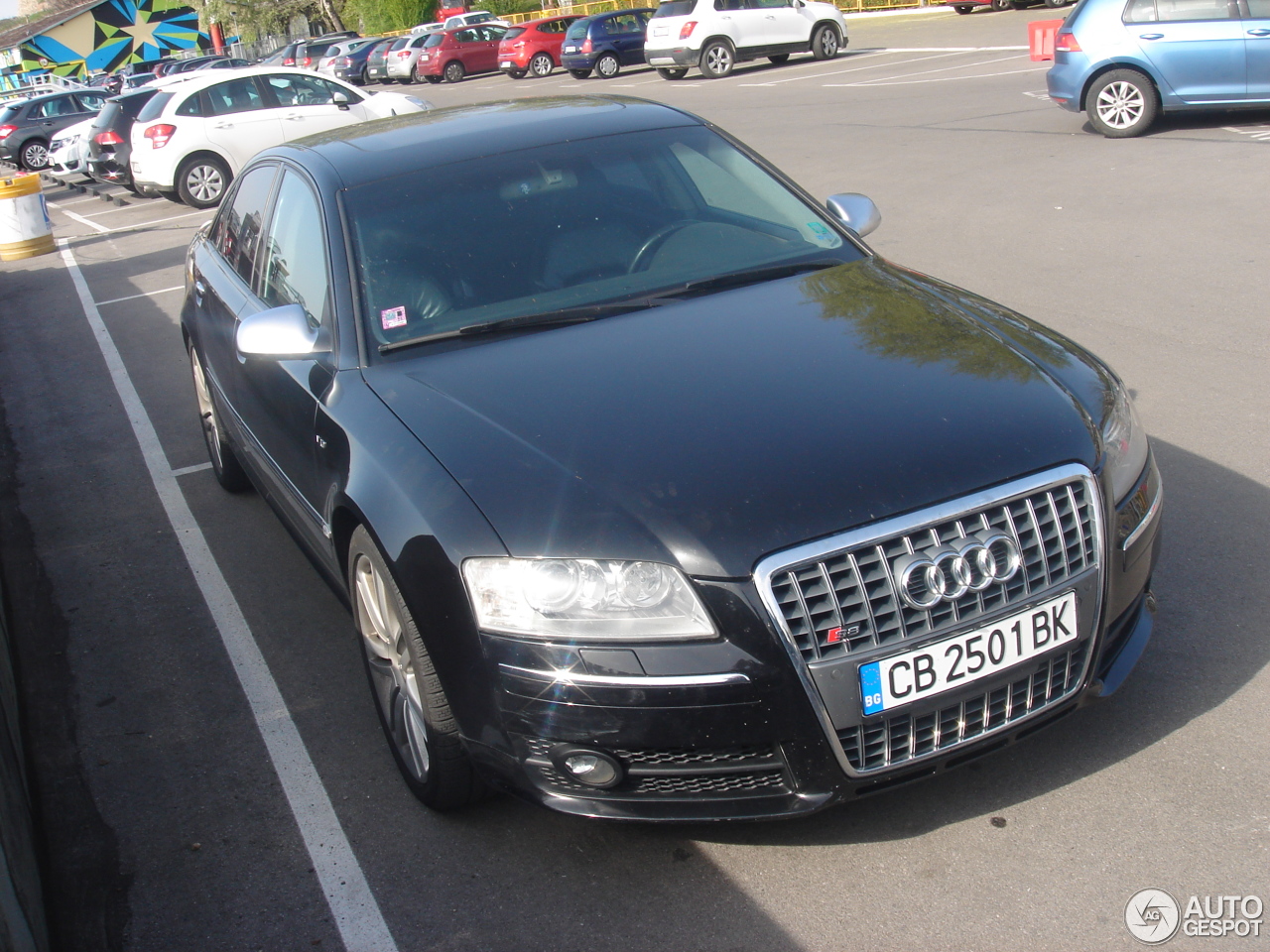 Audi S8 D3