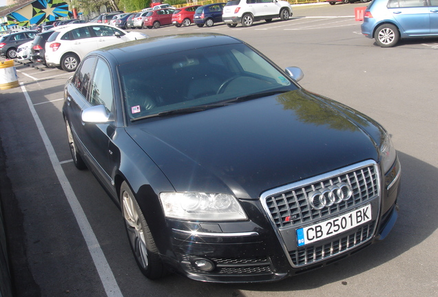 Audi S8 D3