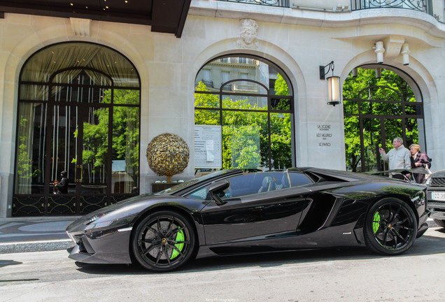 Lamborghini Aventador LP700-4 Roadster