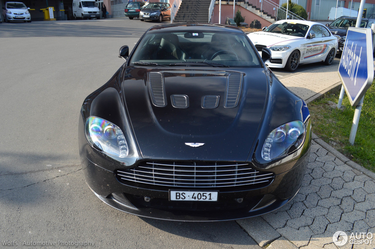 Aston Martin V12 Vantage Carbon Black Edition